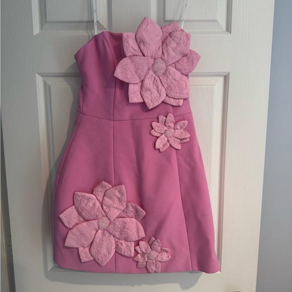 Elliatt Dresses & Skirts - NWT Tova mini dress by Elliatt